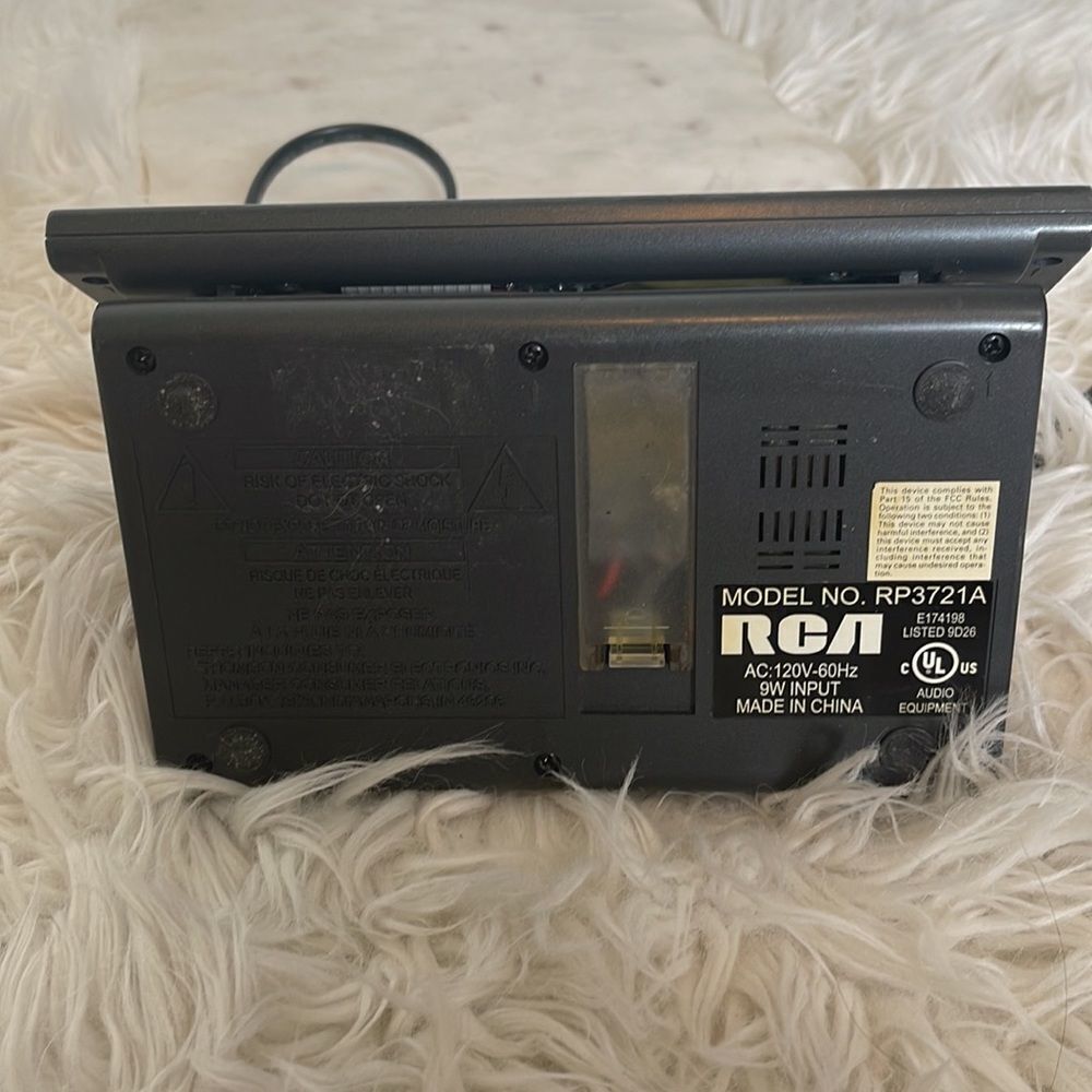 RCA Clock Radio - Picture 5 of 7
